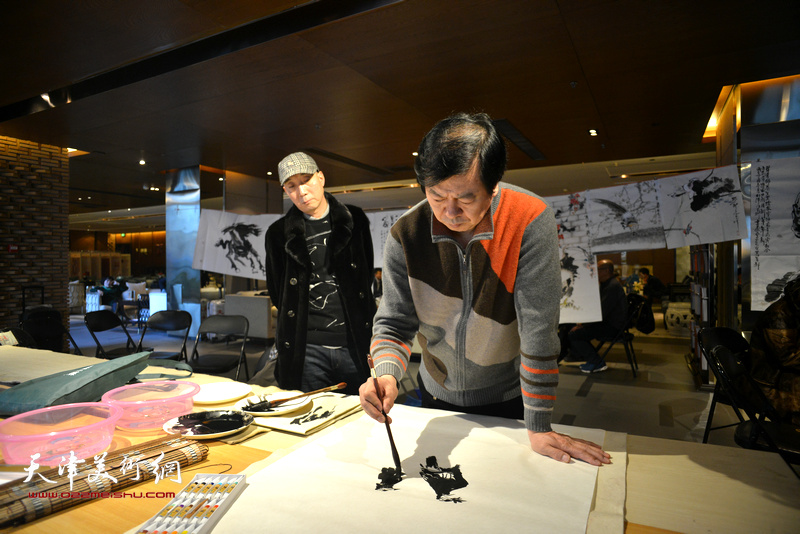 天津美协副主席、著名花鸟画家史振岭在活动现场。