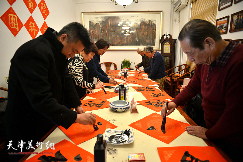 天津梅江书画院举行迎春团拜会，畅叙情谊，共迎新春佳节。