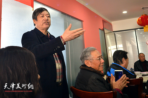 天津师范大学书画院院长陈元龙主持揭牌仪式。