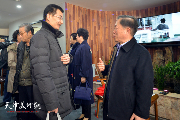王润昌、姜金军在凌奥创作中心。