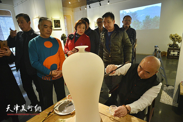 周晓冰作品展