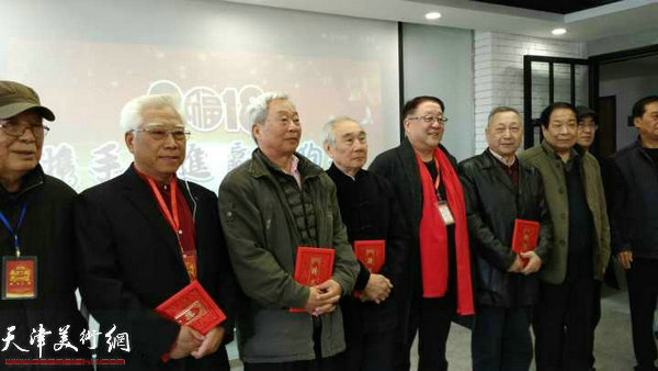 会上向张寿庠、王书朋、马寒松等先生颁发了天津市艺术学会高级顾问的聘书。