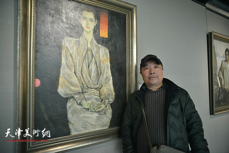 张文亮在画展现场。