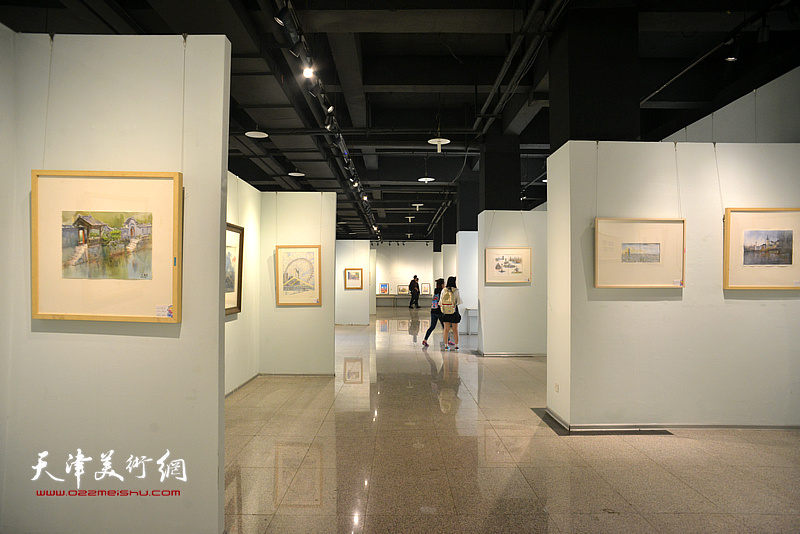 “2018天津大学生水彩画展”现场。