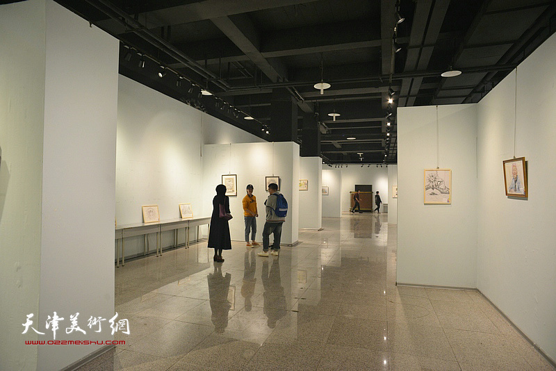 “2018天津大学生水彩画展”现场。