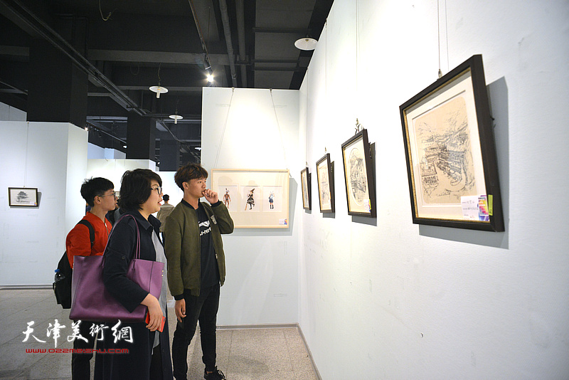 “2018天津大学生水彩画展”现场。