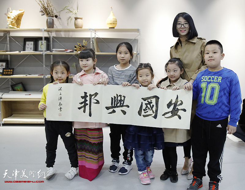 东丽区群众书画笔会庆祝改革开放四十周年