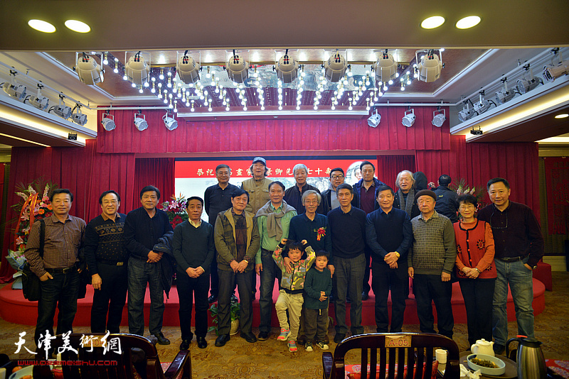 “姚家班”携天津艺术界名流齐聚一堂，为姚景卿先生七十华诞送祝福。
