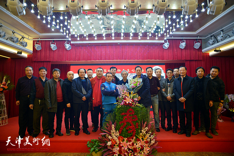 “姚家班”携天津艺术界名流齐聚一堂，为姚景卿先生七十华诞送祝福。
