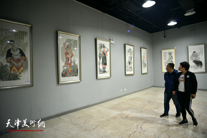 “嵕情渭韵”范扬中国人物画作品展现场。