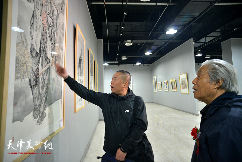 “嵕情渭韵”范扬中国人物画作品展现场。