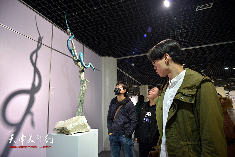 “渡口—天津青年当代雕塑与装置作品展”现场。