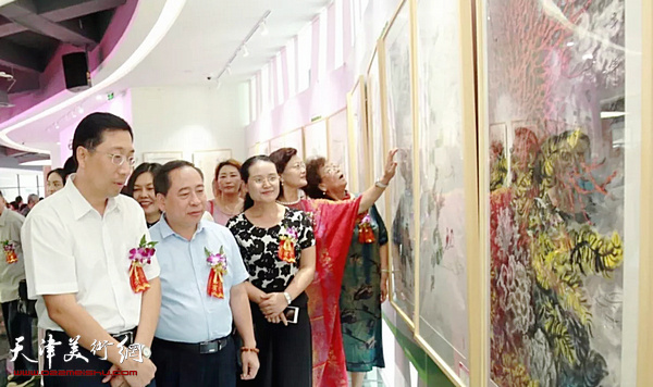 “华彩琼崖”庆祝海南建省办经济特区30周年当代中国画名家作品邀请展现场。