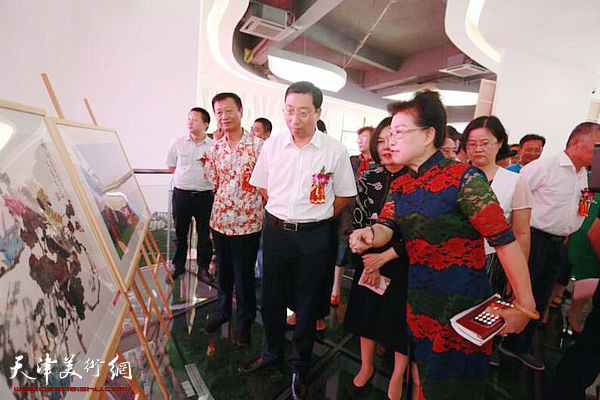 “华彩琼崖”庆祝海南建省办经济特区30周年当代中国画名家作品邀请展现场。