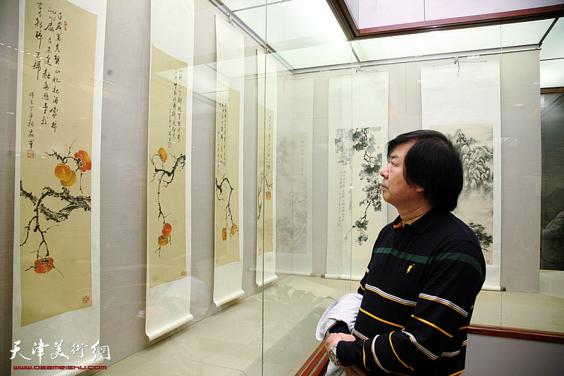 “海棠情深书画展”在周邓纪念馆开展