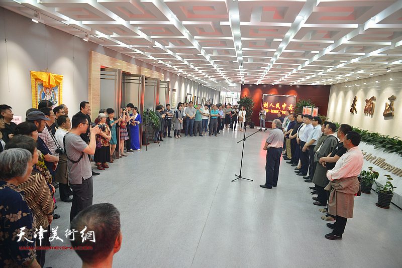 “到人民中去”—天津·甘南美术作品联展开幕仪式现场。