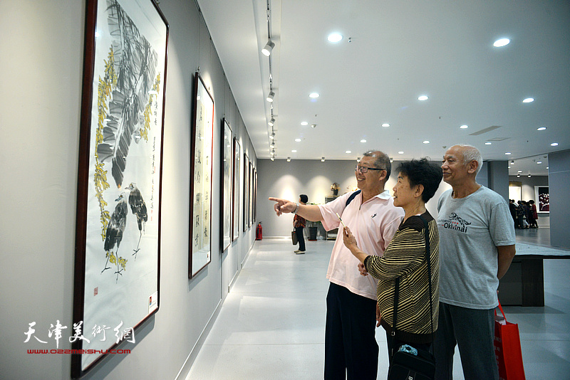 “到人民中去”—天津·甘南美术作品联展现场。