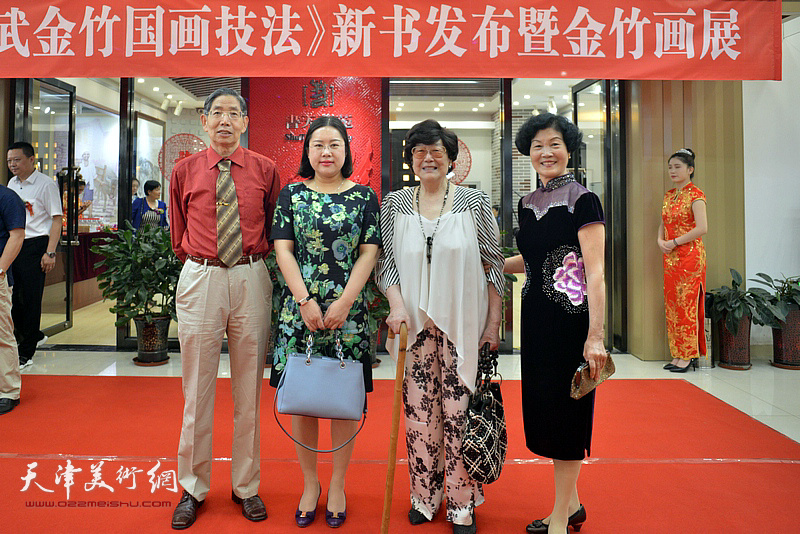 左起：柴寿武、徐瑾、王雪溪、柴夫人在活动现场。