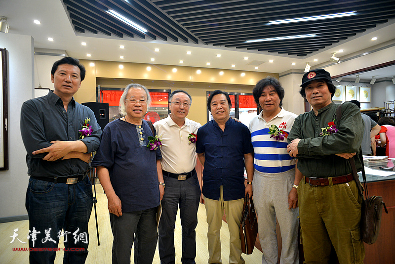 左起：张福有、王金厚、何东、李耀春、高学年、张耀来在活动现场。