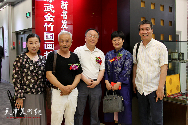 左起：刘静华、孙荣刚、何东、马江红、朱立鸿在活动现场。