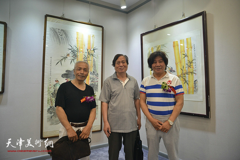 左起：孙荣刚、蒋峰、高学年在活动现场。
