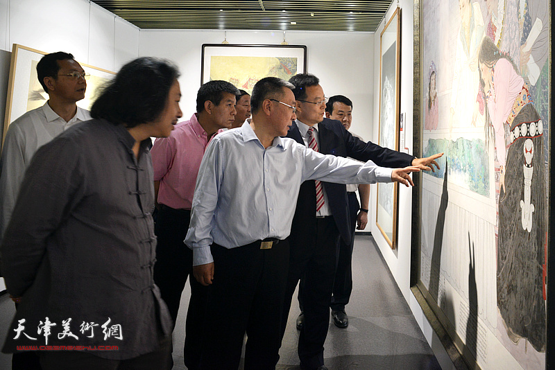 刘春雷、贾广健、张桂元、范扬、王卫平参观天津画院美术作品观摩展