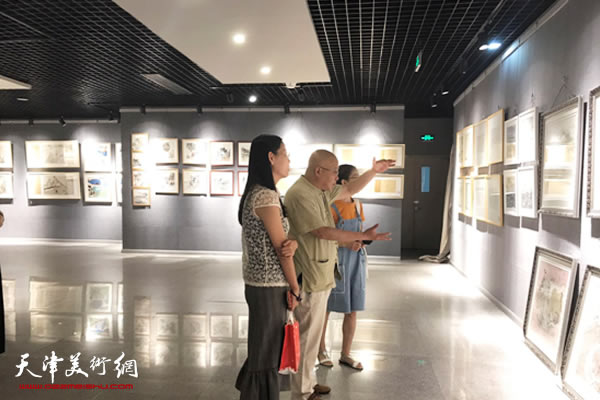天津市首届架上连环画作品展在和平文化宫开展