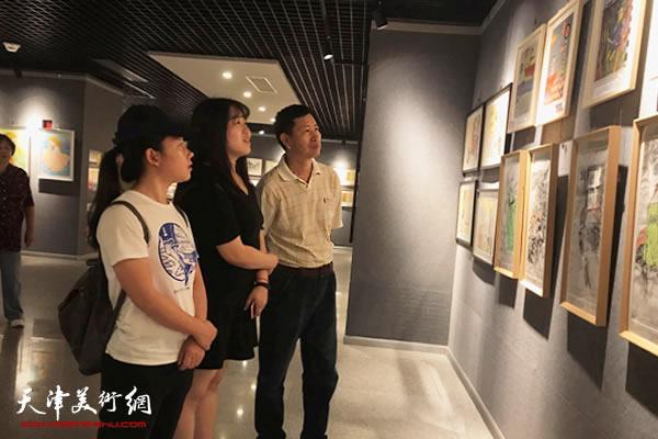 天津市首届架上连环画作品展在和平文化宫开展