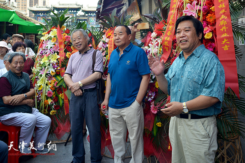 天津美术家协会秘书长李耀春致贺。