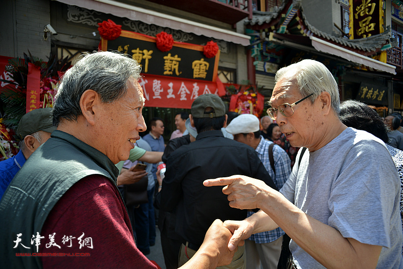 霍然、黄枕石在活动现场。