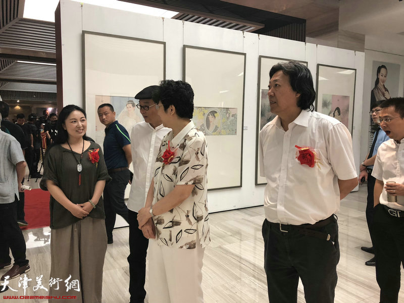 丁杰、赵实、陈孟昕参观于栋华画展