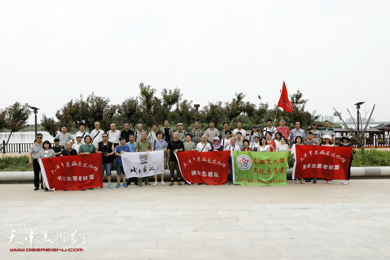 天津城市画派走进东丽采风活动来到东丽湖自然艺苑区