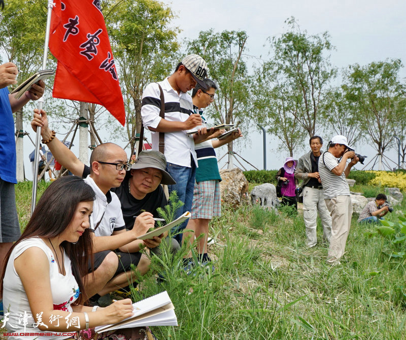 天津城市画派走进东丽采风活动在东丽湖写生