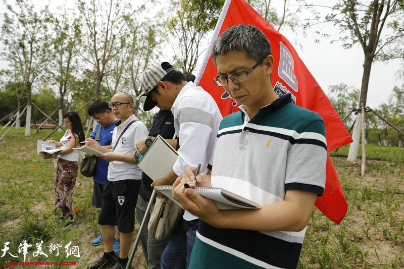 天津城市画派走进东丽采风活动现场。