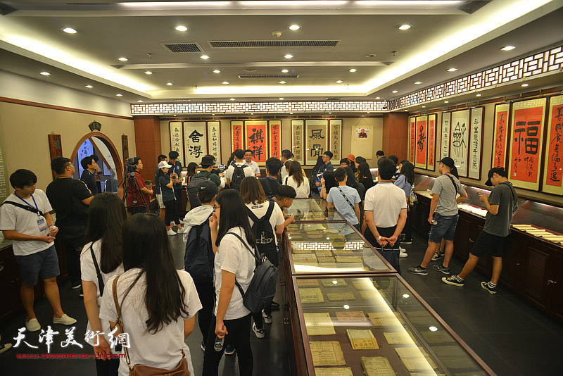 台湾中华大学师生一行莅临中国楹联博物馆参观交流。