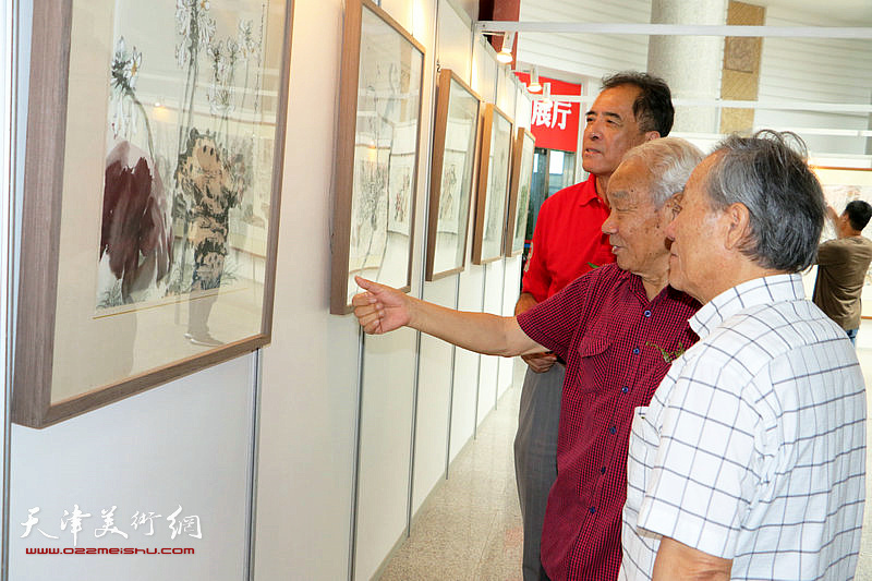 “一代大师 百年一人一一迎七·一孙其峰师生书画作品故乡展”现场。