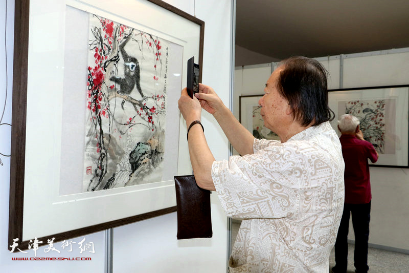 “一代大师 百年一人一一迎七·一孙其峰师生书画作品故乡展”现场。