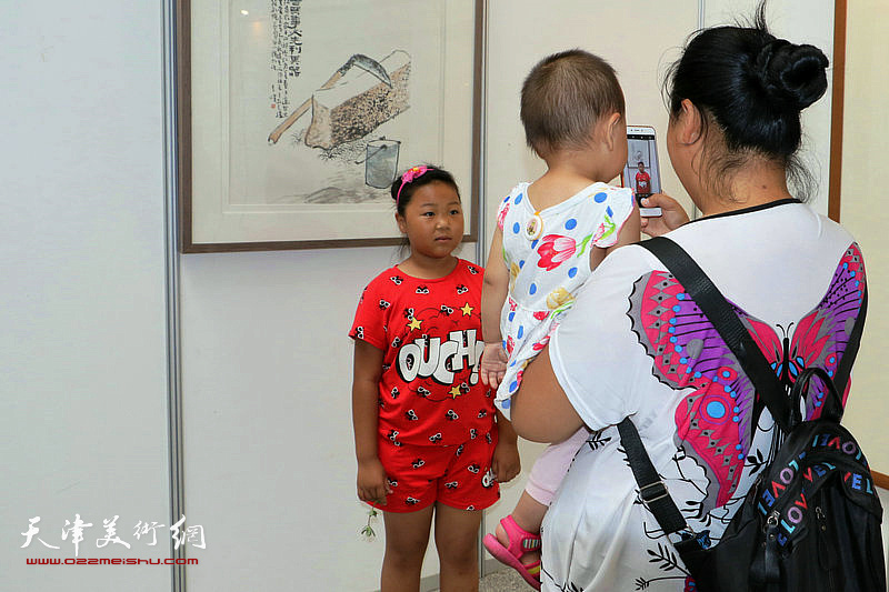 “一代大师 百年一人一一迎七·一孙其峰师生书画作品故乡展”现场。