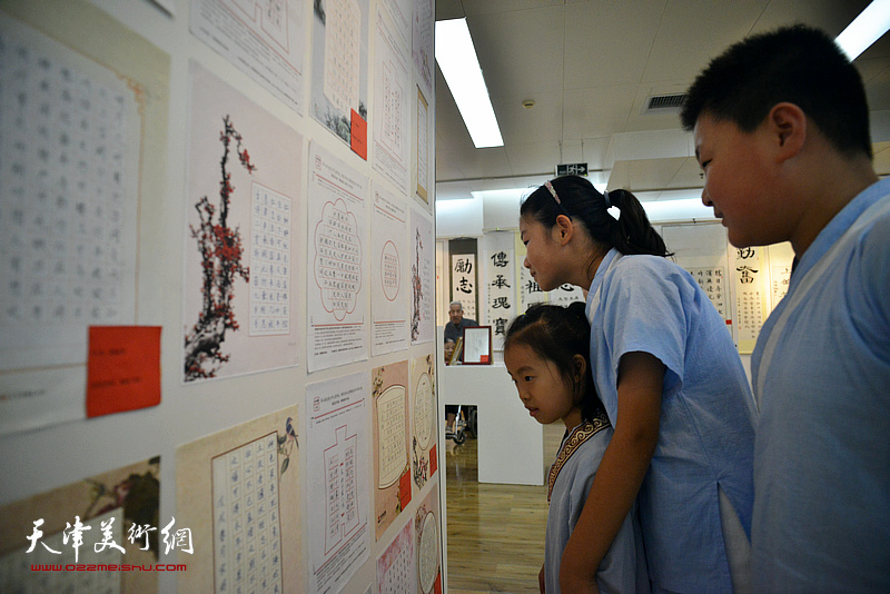 第七届全国少儿书画大赛天津赛区获奖作品展现场。