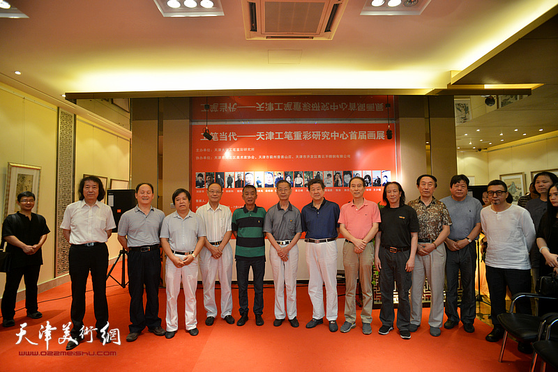 “工笔当代——天津工笔重彩研究中心首届画展”在天津鸿春艺术馆开幕。