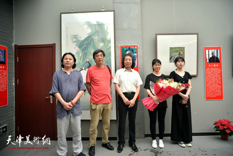 刘新华、杜晓光、齐彦在画展现场