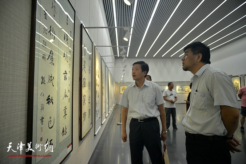 纪念改革开放四十周年全国书画名家作品展现场。