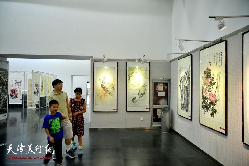 纪念改革开放四十周年全国书画名家作品展现场。
