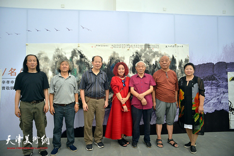左起：周世麟、刘向东、邬海清、边静、纪振民、马俊卿、张芝琴在创作笔会现场。