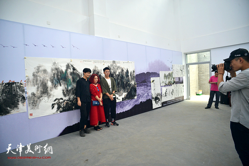 “水墨蔚县—天津书画名家走进蔚县”创作笔会现场。