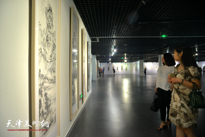 “人和景明艺术观—隋家祐书画成就展”在天津空港经济区文化中心综合展厅开幕。