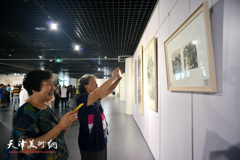 “人和景明艺术观—隋家祐书画成就展”在天津空港经济区文化中心综合展厅开幕。