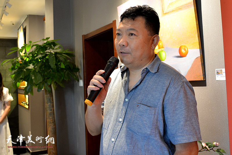 清华大学清美艺术研究会副秘书长、当代艺术家秀夫致辞。