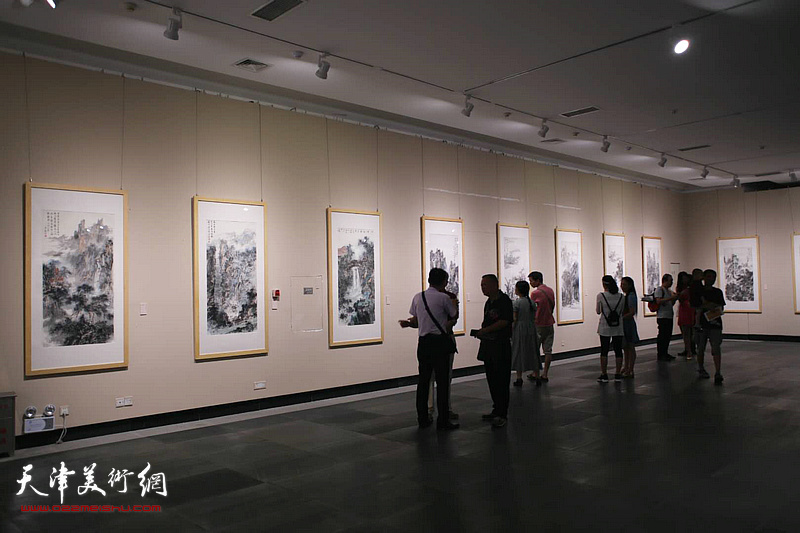 “纵笔骋怀·胡振声山水画展”现场。