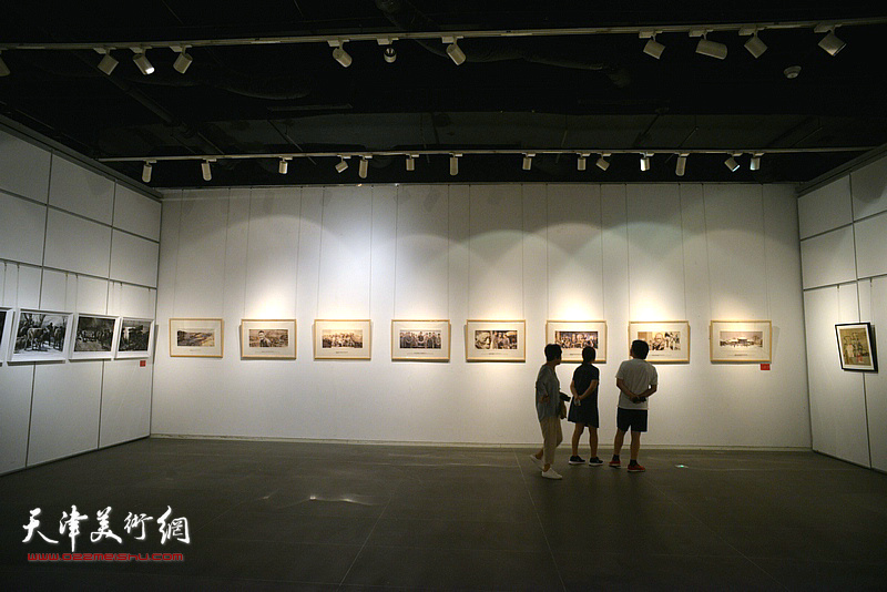 “讲中国故事——第五届全国架上连环画展”天津站开幕。